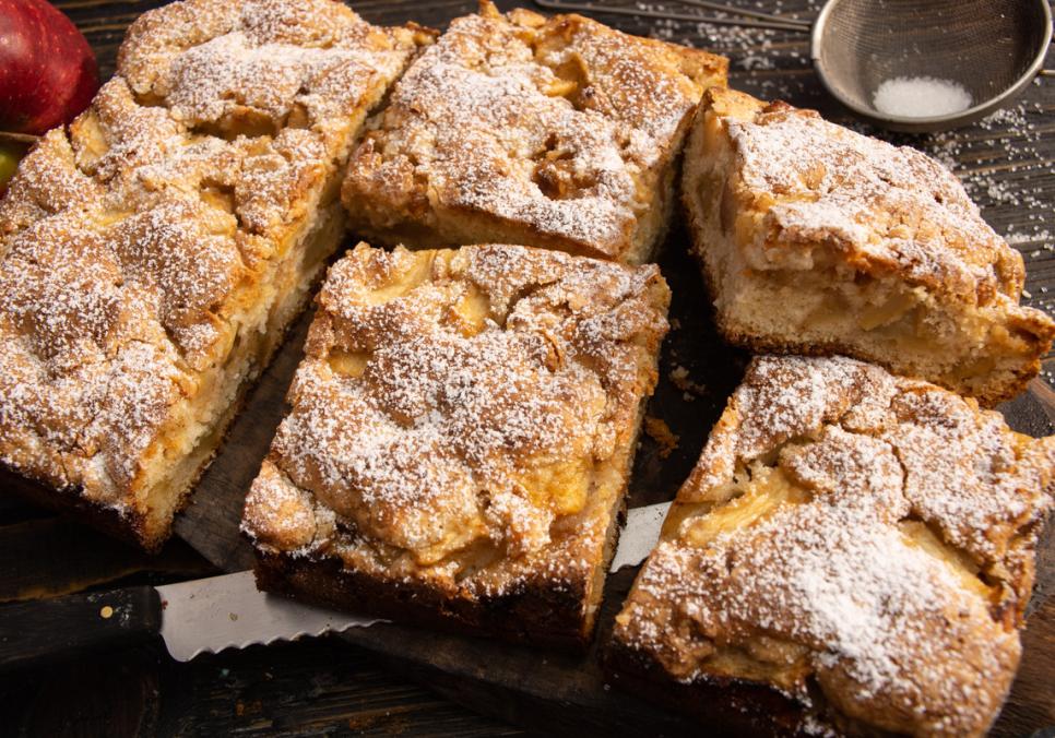 Рецепти:   Смачний сезонний яблучний пиріг нашвидкуруч