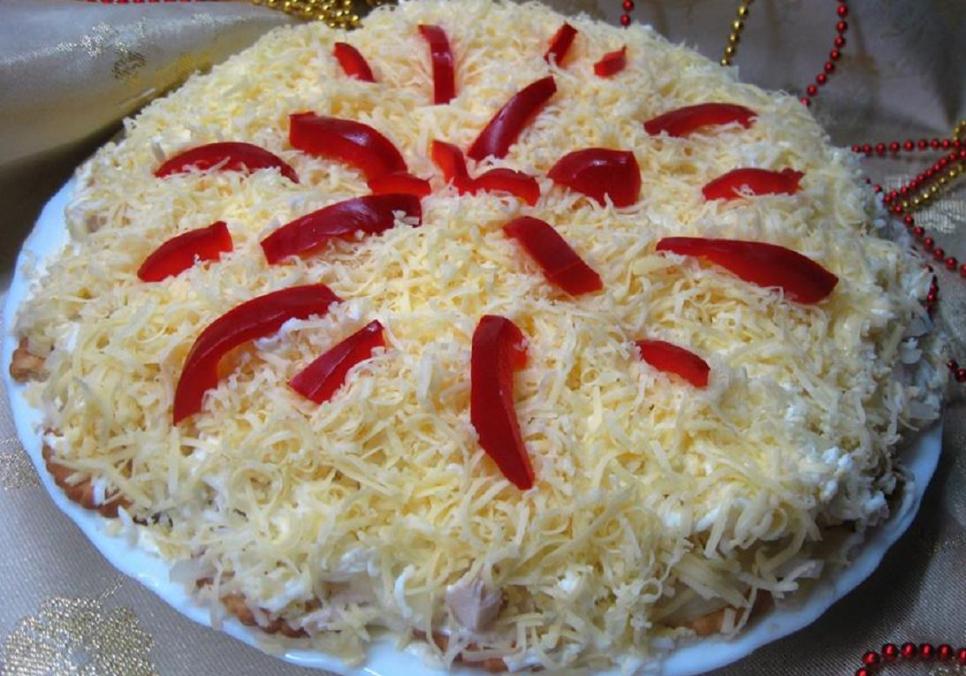 Рецепти:   Смачний ситний домашній салат із крекером