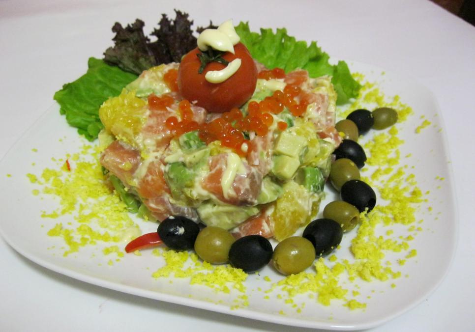 Рецепти:   Смачний легкий салатик із сьомгою