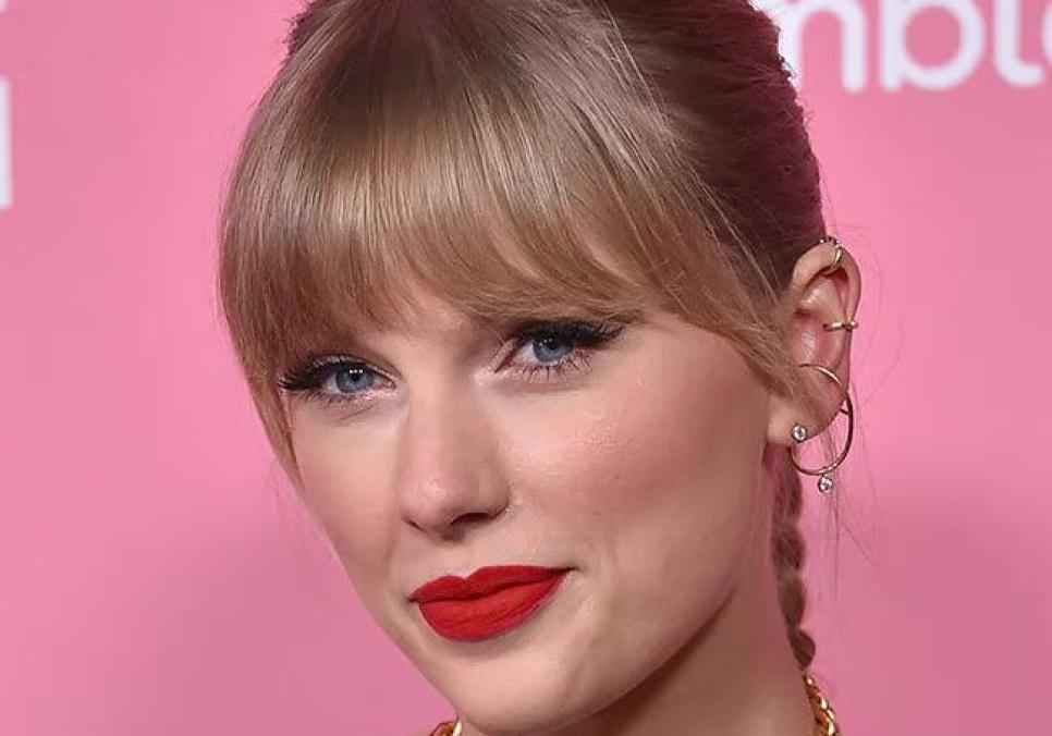 Тейлор Свіфт вперше показала обручку на шоу Грема Нортона