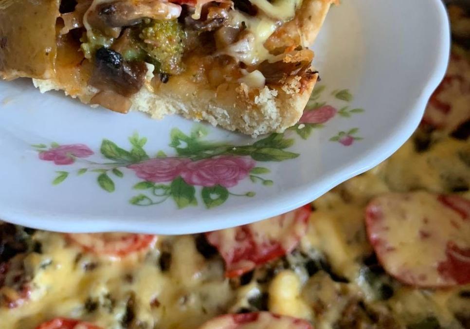 Рецепти:   Смачний апетитний відкритий пиріг з грибами
