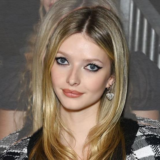 Донька Кріса Мартіна дебютувала як співачка, але фанатам не сподобалось її виконання