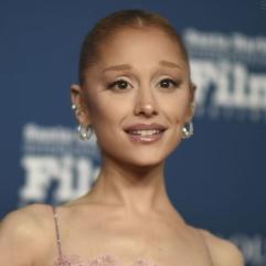 Аріана Гранде і Синтія Еріво у головних ролях фільму «Зла: На щастя» матимуть успіх у кінопрокаті Аріана Гранде і Синтія Еріво у головних ролях фільму «Зла: На щастя» матимуть успіх у кінопрокаті