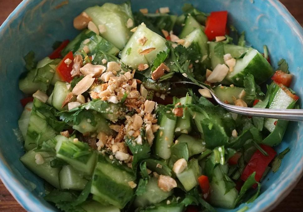 Рецепти:  Смачний домашній легкий салат «Бита мізерія»