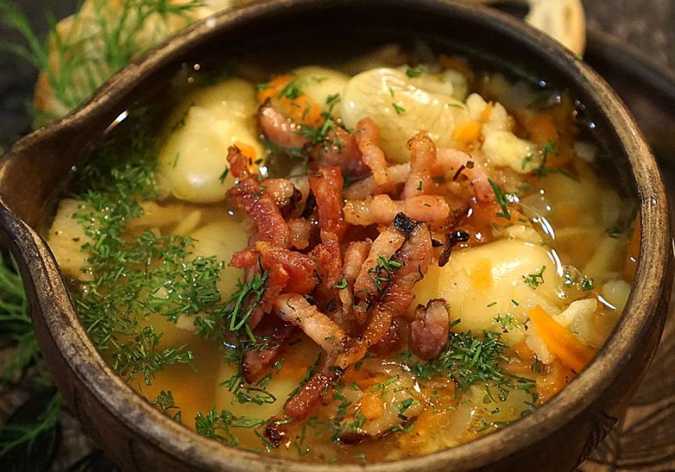 Рецепти:  Смачний домашній квасолевий суп зі шпондерком