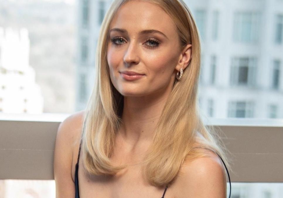 Софі Тернер і Кріс Мартін таємно зустрічаються: акторка у захваті від фронтмена Coldplay