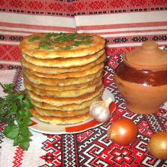 Рецепти:  Смачні домашні ароматні перепічки з цибулею, кропом та шкварками