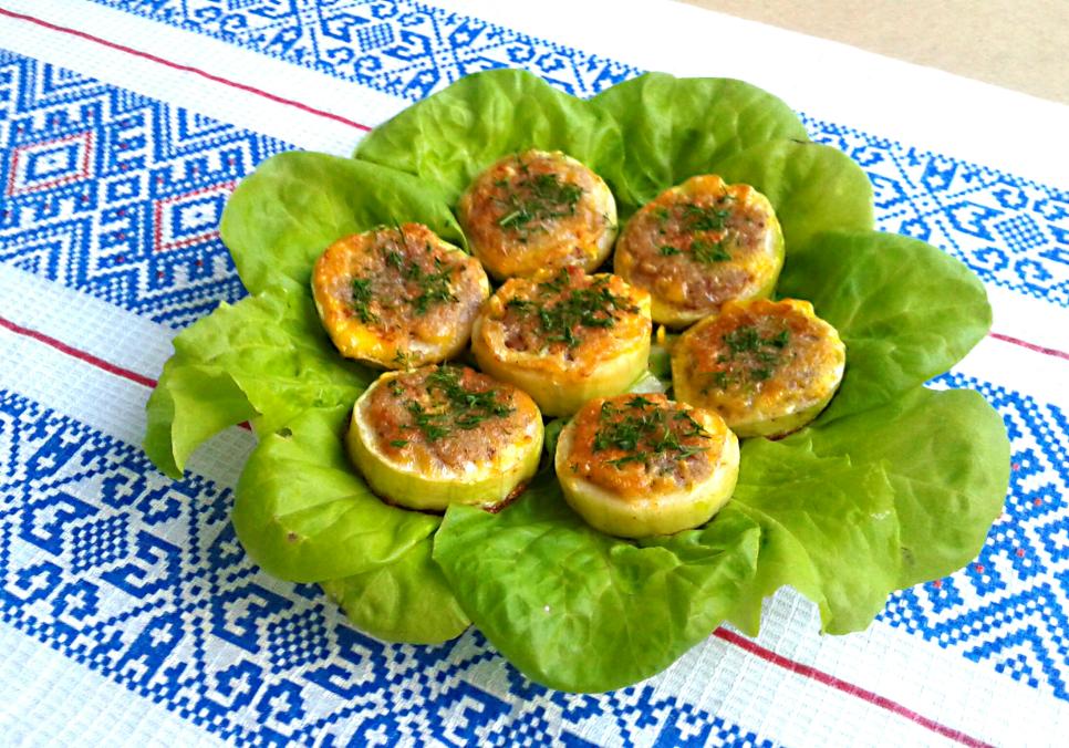 Рецепти:  Смачні апетитні кабачкові кільця з м’ясною начинкою