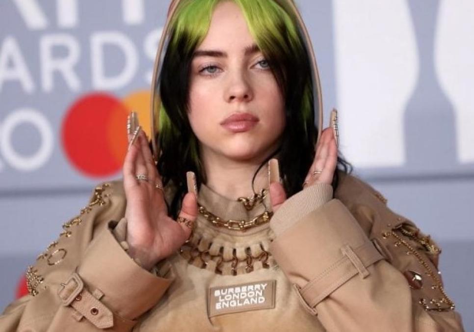 Біллі Айліш зазнала нападу в Маямі: фанат різко смикнув співачку