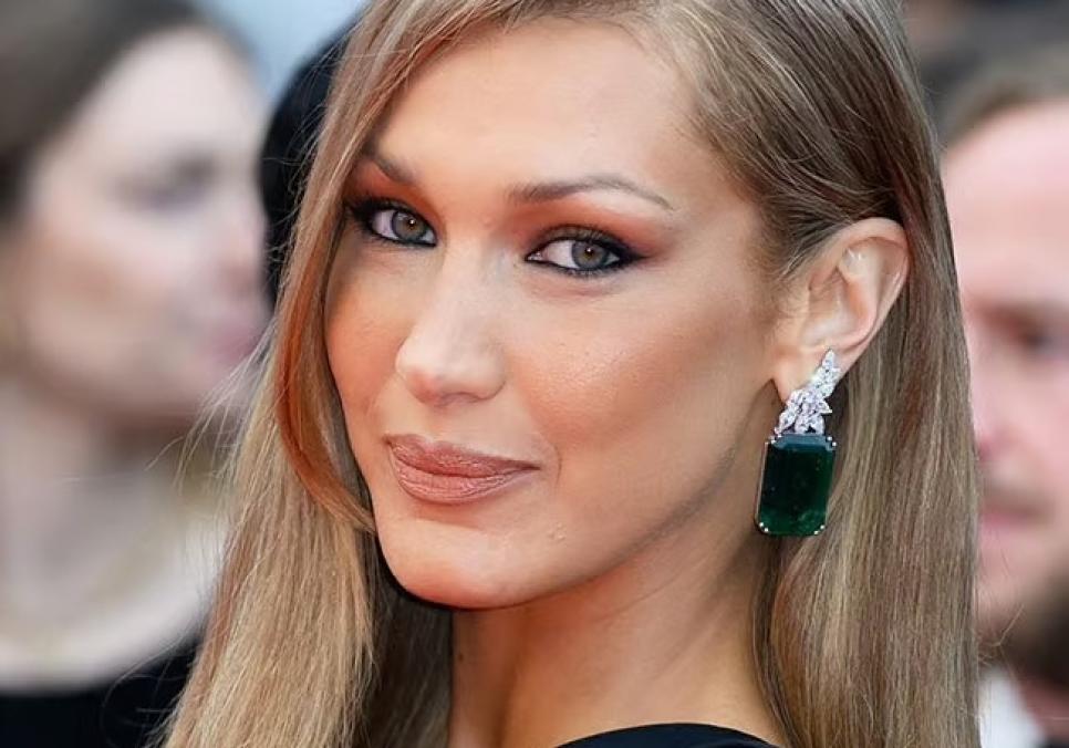 Белла Хадід повертається до моделінгу в образі «байкерського шику»