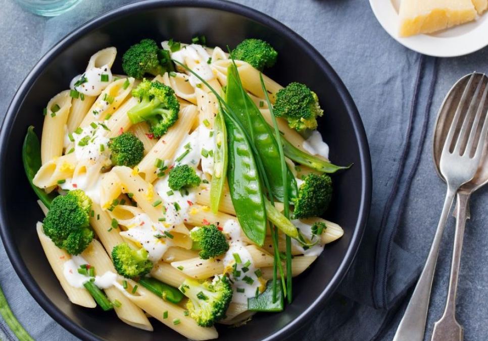 Рецепти:   Смачні ароматні макарони з овочами  під пармезаном