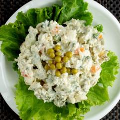 Рецепти:  Смачний домашній салат із відвареним язиком