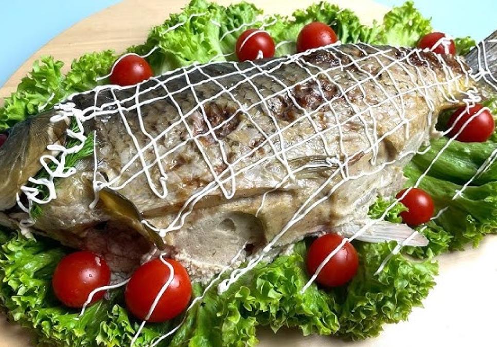 Рецепти: Смачний домашній фарширований короп Рецепти: Смачний домашній фарширований короп