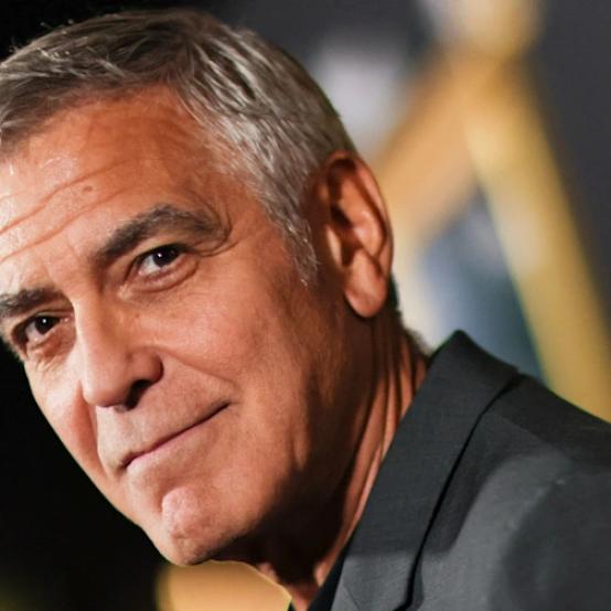 Джордж Клуні заборонив називати Адама Сендлера Пісочною Людиною