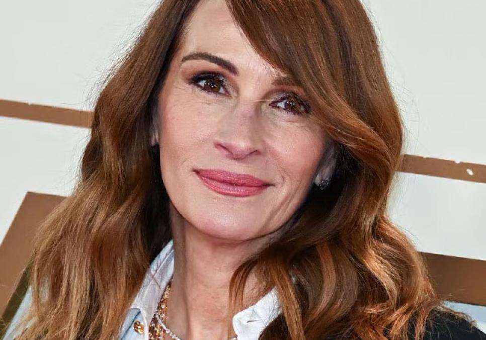 Джулія Робертс тріумфує: зірка здивувала супермішкуватим костюмом на прем'єрі у Лондоні