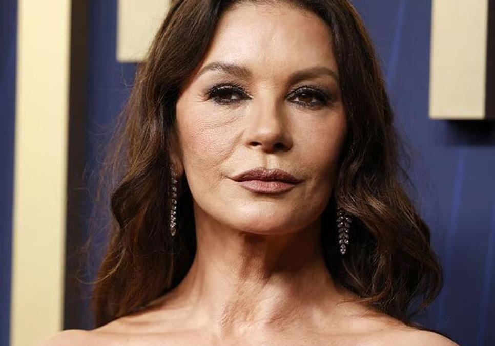 Кетрін Зета-Джонс і Майкл Дуглас грають у гольф на тлі скандалу