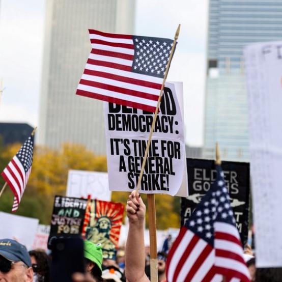 Марк Руффало, Спайк Лі та Джеймі Лі Кертіс підтримали протести «Без королів»