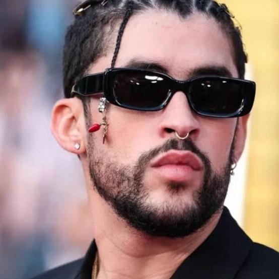 Bad Bunny перебуватиме під наглядом агентів імміграційної та митної служби США