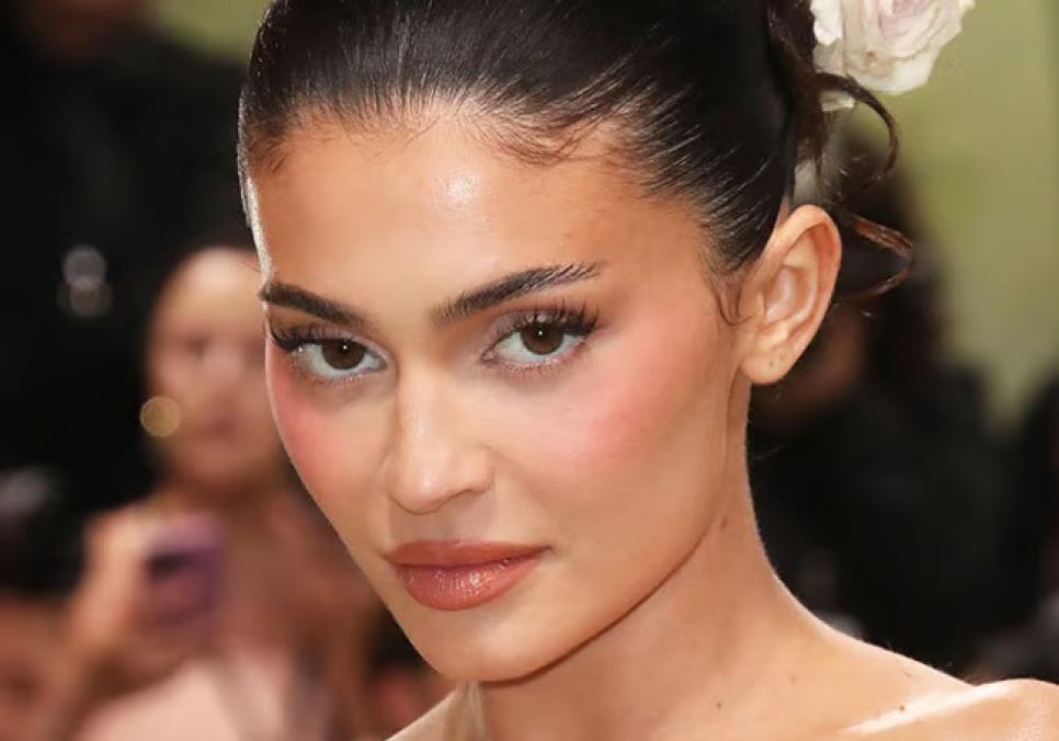 Кайлі Дженнер анонсувала King Kylie, але фанати не вражені естетикою десятирічної давності