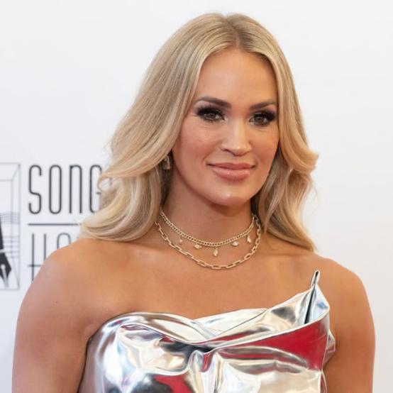 Керрі Андервуд віддала данину поваги кантрілегенді Ренді Тревісу Керрі Андервуд віддала данину поваги кантрілегенді Ренді Тревісу