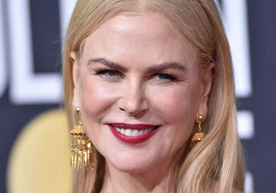 Ніколь Кідман дебютувала з новою зачіскою на показі Chanel у Парижі