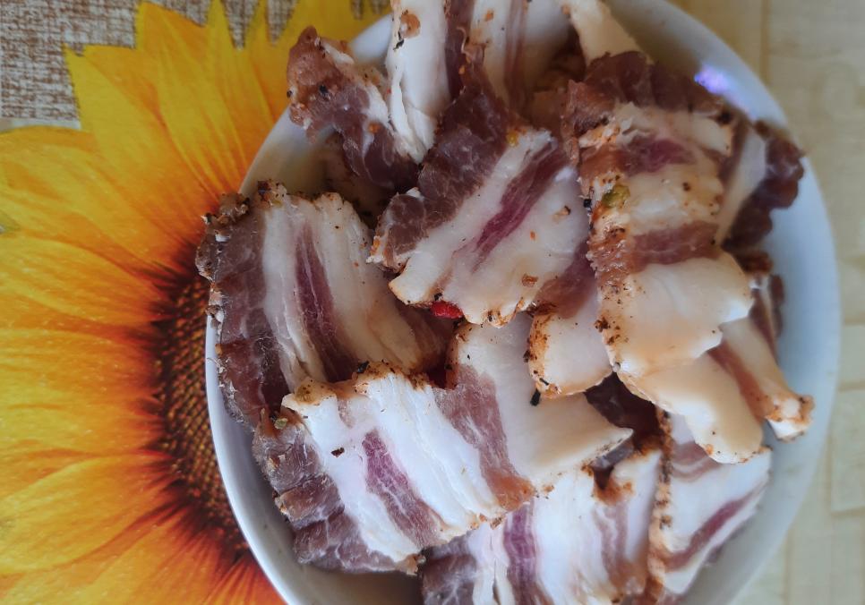 Рецепти:  Смачне поживне солене сало з перцем