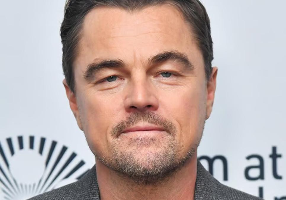 Леонардо Ді Капріо приховав обличчя під маскою та кепкою після романтичної вечері