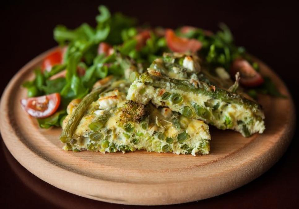 Рецепти:   Смачна поживна стручкова квасоля, запечена в омлеті