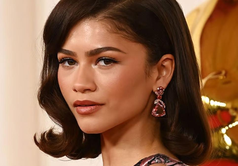 Зендая вразила новим стильним образом та обручкою від Тома Голланда