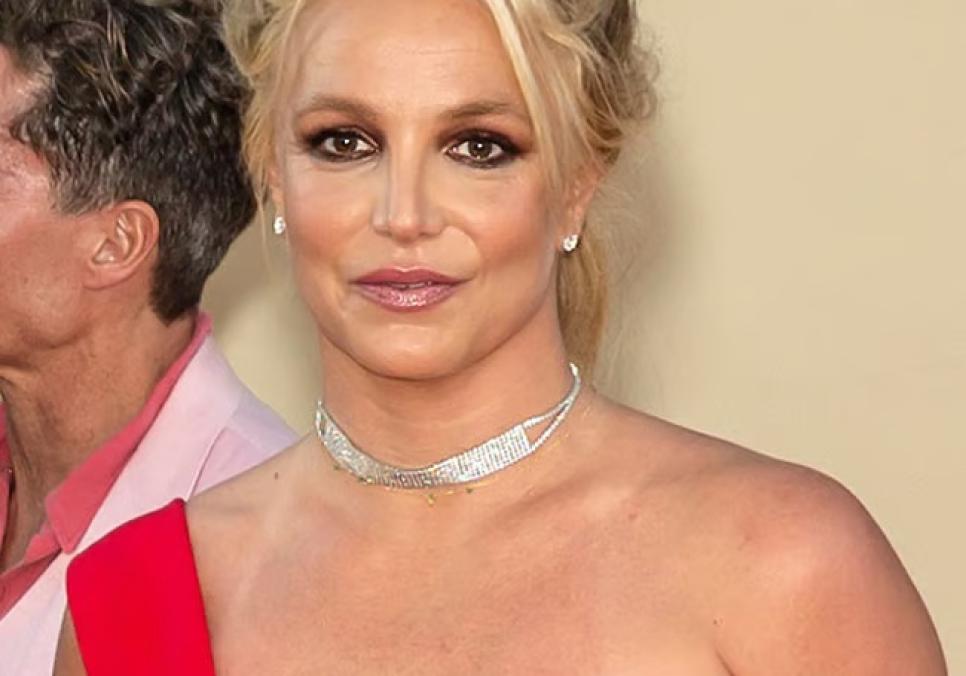 Брітні Спірс помітили за нестабільним керуванням автомобіля