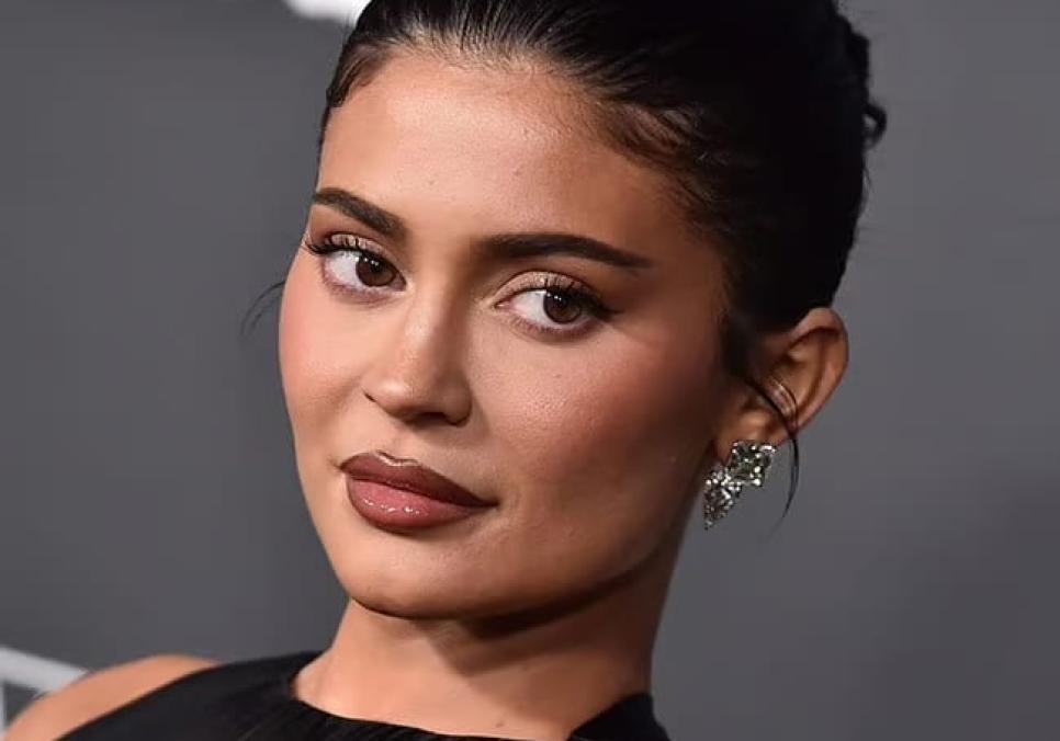 Кайлі Дженнер продемонструвала сміливий образ, який породив суперечки