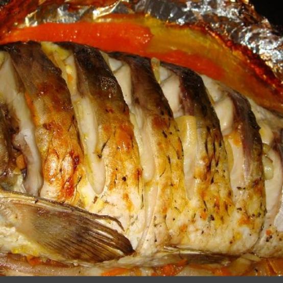 Рецепти:  Смачний короп, запечений у сметані