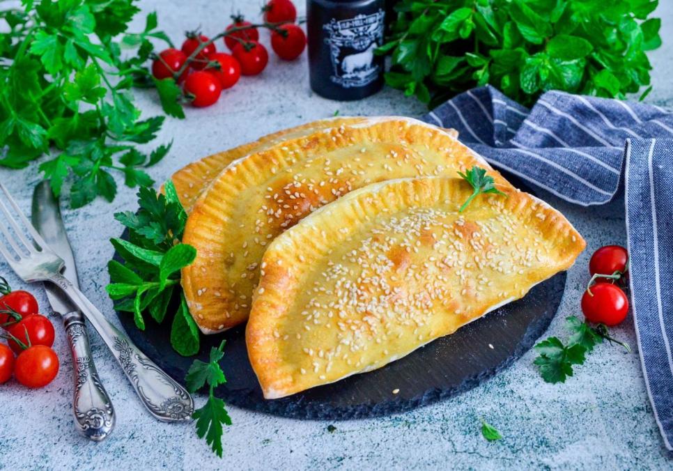 Рецепти: Смачні ароматні домашні чебуреки в духовці Рецепти: Смачні ароматні домашні чебуреки в духовці