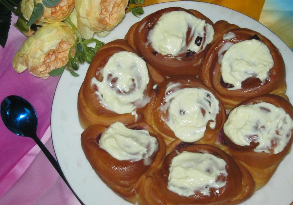 Рецепти:  Смачні домашні сирні булочки з ягодами