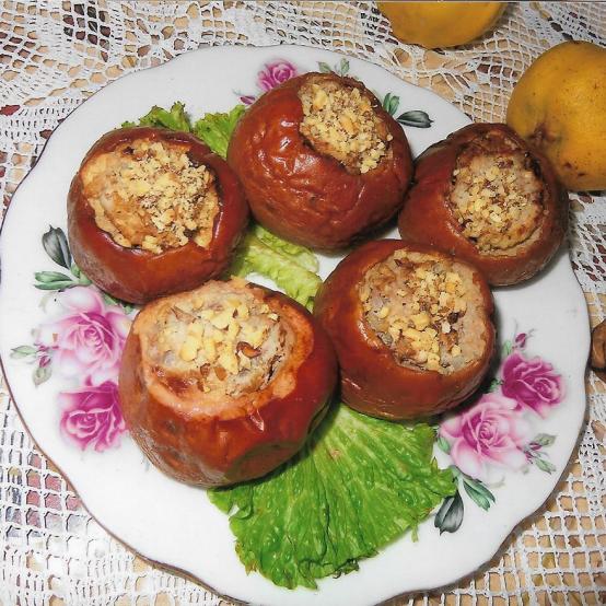 Рецепти:  Смачна  апетитна айва, фарширована курячими стегенцями