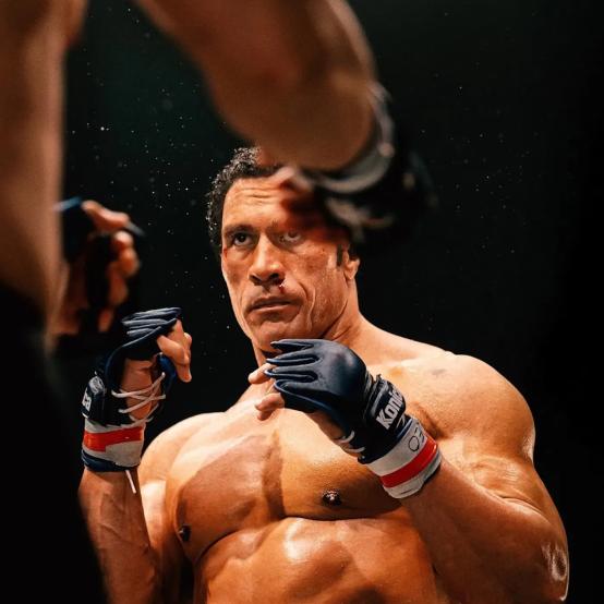 Двейн Джонсон зіграв головну роль у фільмі про бійця MMA «Незламний»