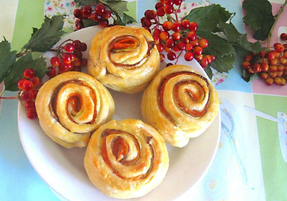 Рецепти:   Смачні домашні булочки-равлики з кабачком та морквою