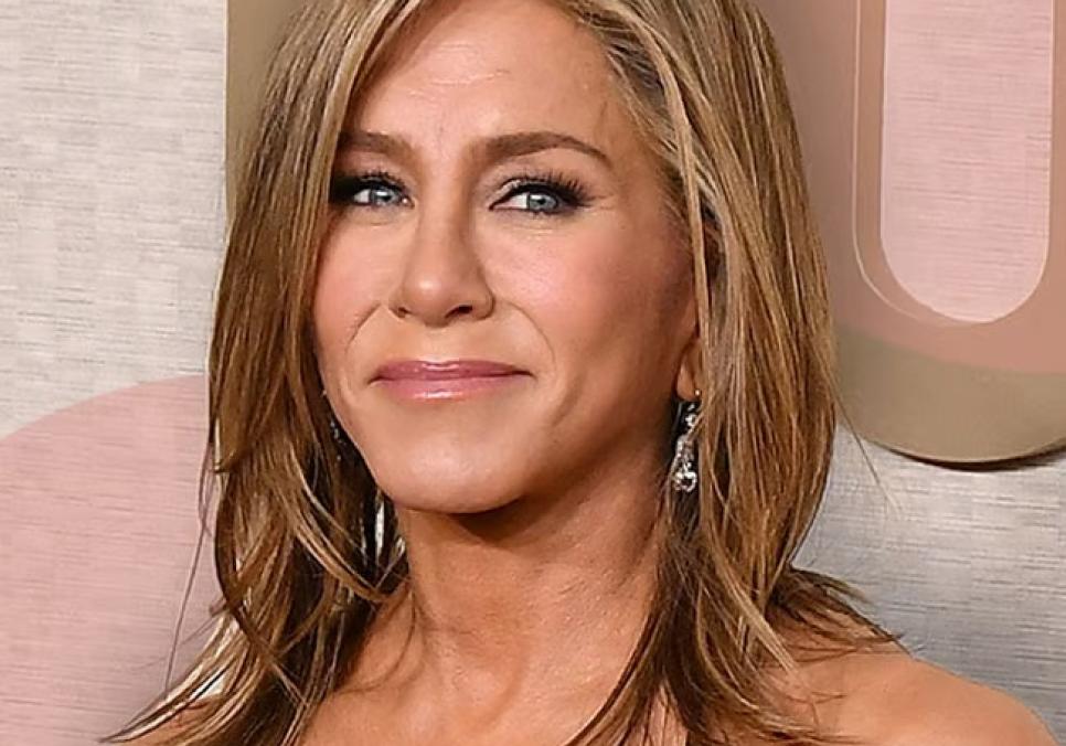 Дженніфер Еністон натякає на новий роман й опублікувала цікаві світлини