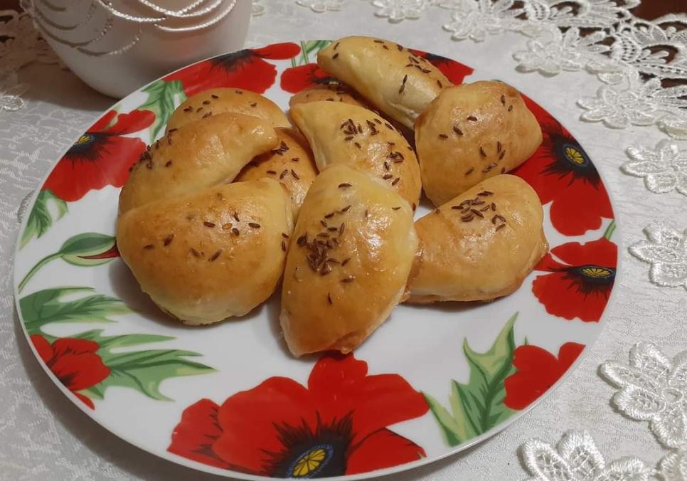 Рецепти:  Смачні домашні пиріжки до бульйону