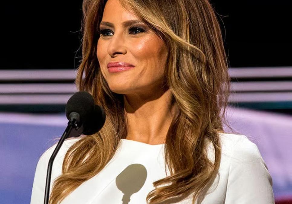 Меланія Трамп повернулася на публіку в брючному костюмі Max Mara