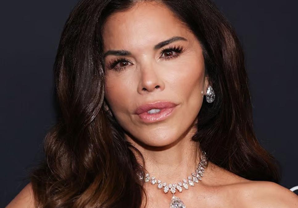 Лорен Санчес з'явилася у суперечливій сукні на благодійному заході в Нью-Йорку Лорен Санчес з'явилася у суперечливій сукні на благодійному заході в Нью-Йорку