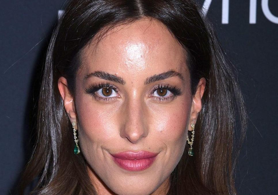 Інес де Рамон, дівчина Бреда Пітта, з’явилася на вулицях Лос-Анджелеса