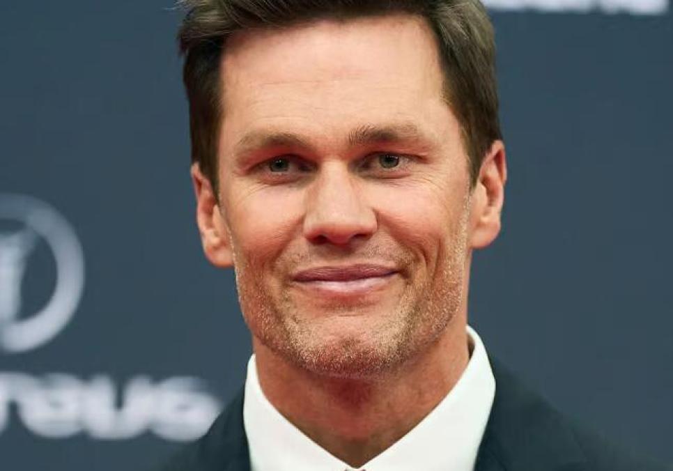 Зірка Том Брейді повертається у футбол для спеціальної гри