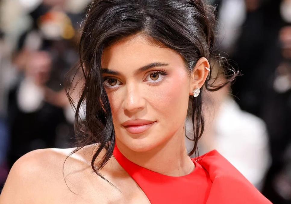 Кайлі Дженнер і її латексний образ здійняли хвилю критики в мережі