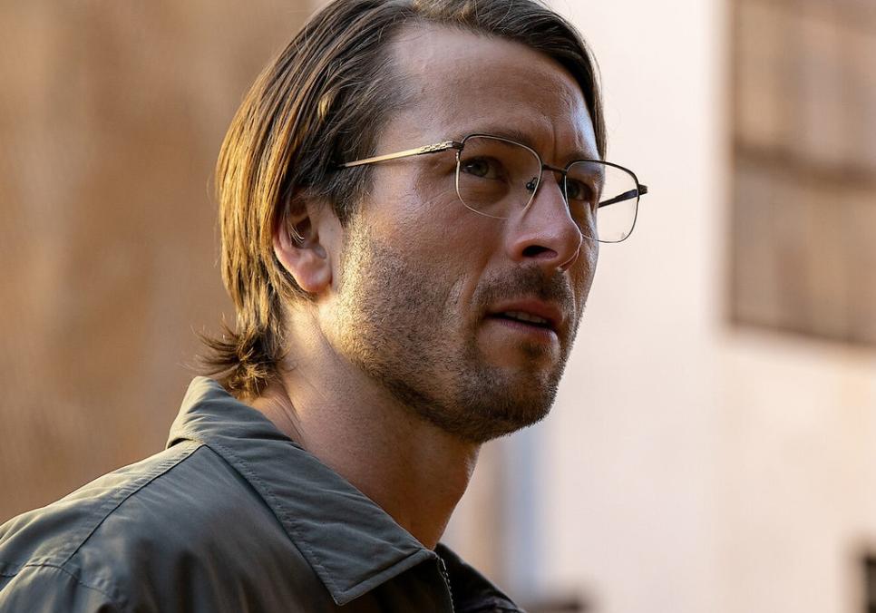 Глен Павелл розповів, як він уникає «токсичних» акторів на голлівудських вечірках