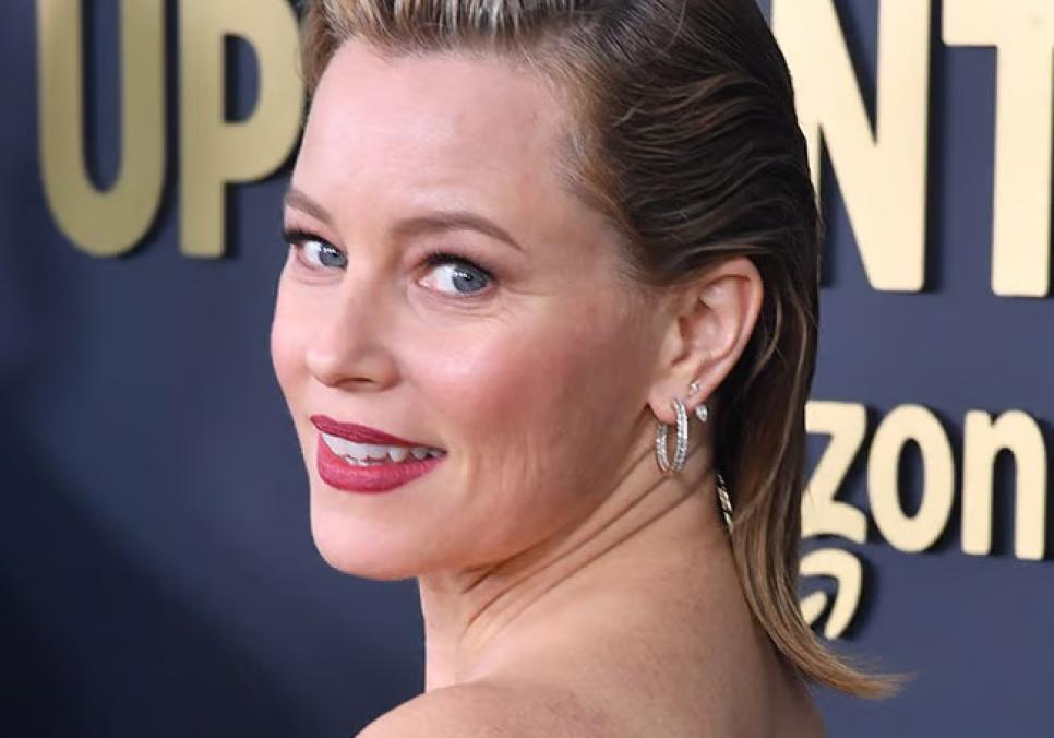 Елізабет Бенкс розкритикували за невдалу зачіску на червоній доріжці «Еммі» Елізабет Бенкс розкритикували за невдалу зачіску на червоній доріжці «Еммі»