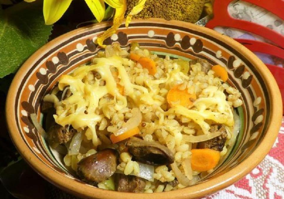 Рецепти:  Смачний булгур з курячими сердечками, запечений у духовці