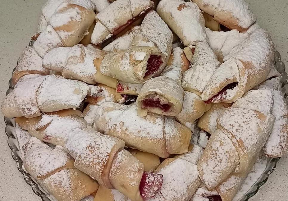 Рецепти:  Рогалики з яблучно-грушевою начинкою